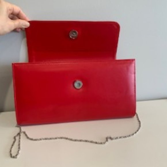 Women's Clutch bag with silver detachable shoulder chain in red, only worn once - Picture 6 of 16